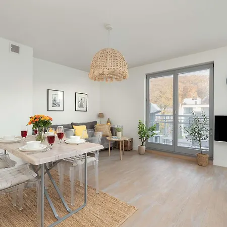 Charming With Balcony & Parking Only 400 Meters To The By Renters Appartement *