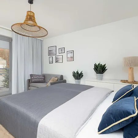 Charming With Balcony & Parking Only 400 Meters To The By Renters