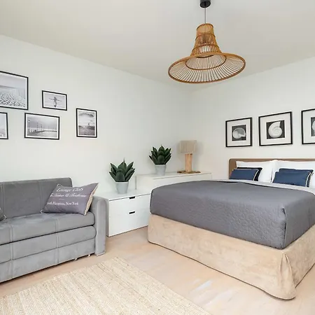 Appartement Charming With Balcony & Parking Only 400 Meters To The By Renters *