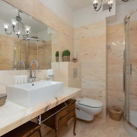 Appartement Charming With Balcony & Parking Only 400 Meters To The By Renters