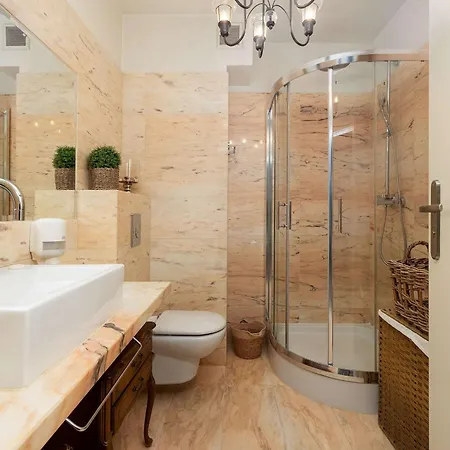 Charming With Balcony & Parking Only 400 Meters To The By Renters